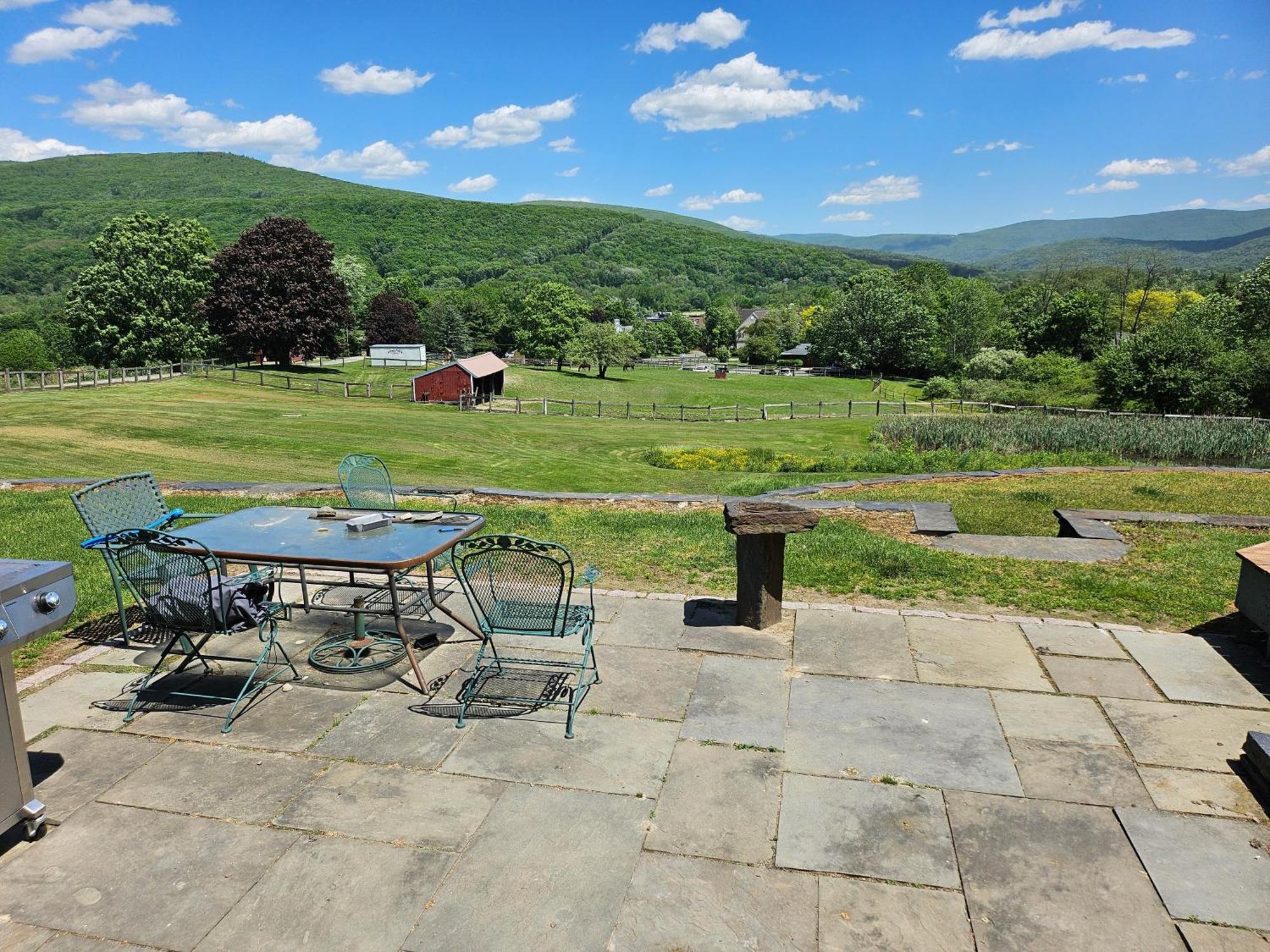 Clover Hill Farm & Country Inn Williamstown Exterior foto