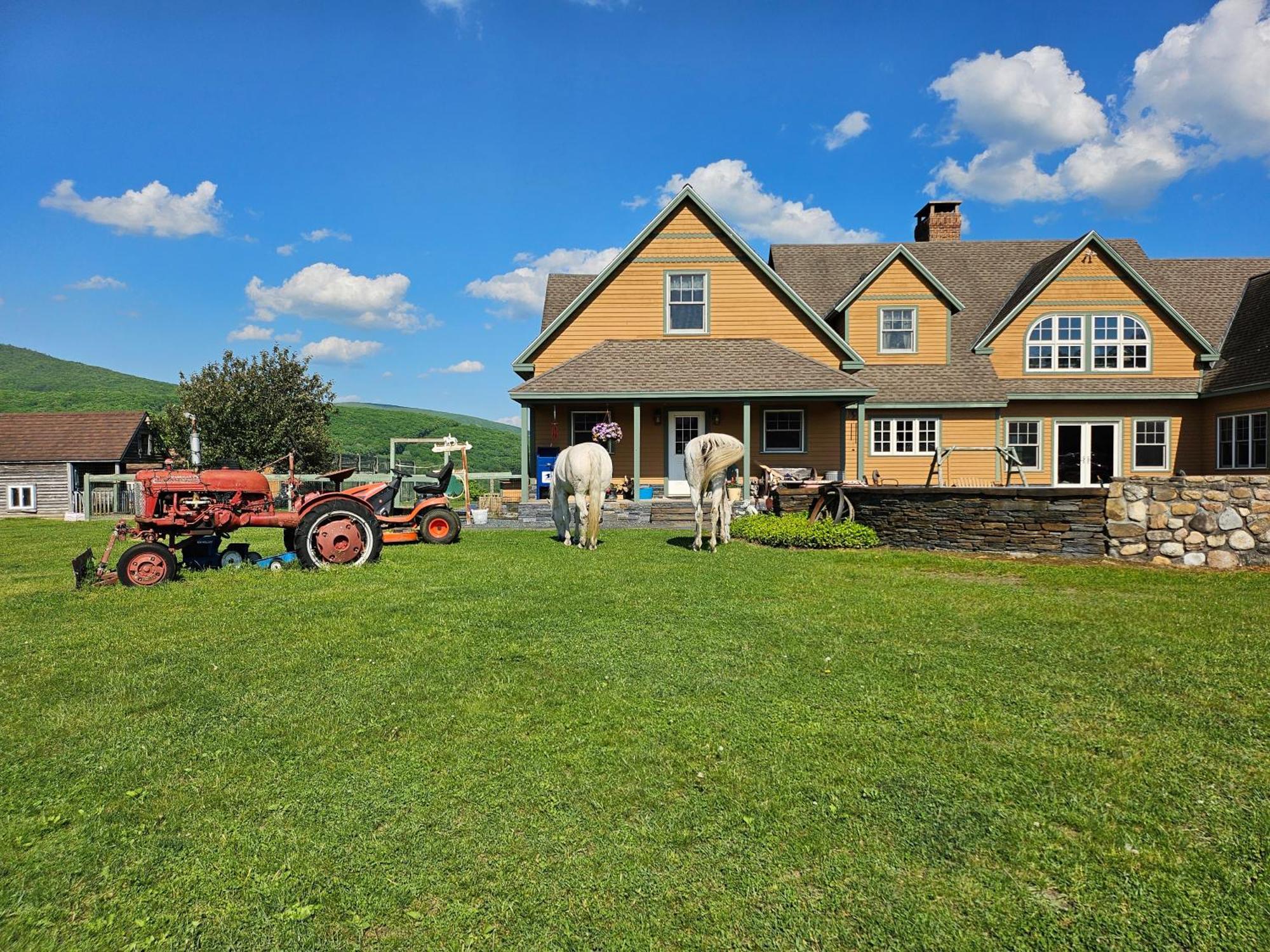 Clover Hill Farm & Country Inn Williamstown Exterior foto